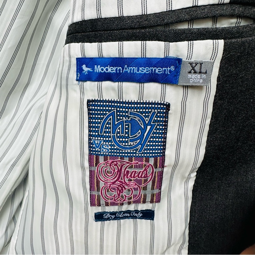 MODERN AMUSEMENT Tuxedo Jacket Sample - Picture 3 of 5